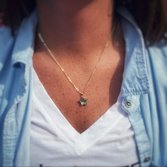 Abalone Shell Star Necklace - Picture 5 of 5